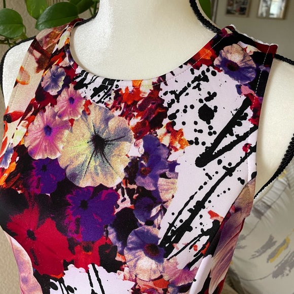 Junior/ Senoritas Floral Print top - Picture 2 of 7